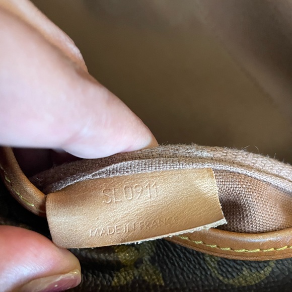 Authentic Louis Vuitton Saumur 43 - Picture 9 of 13